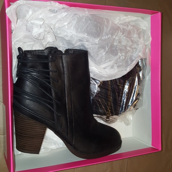 *BRAND NEW* Justfab Laced Booties - Picture 4 of 4